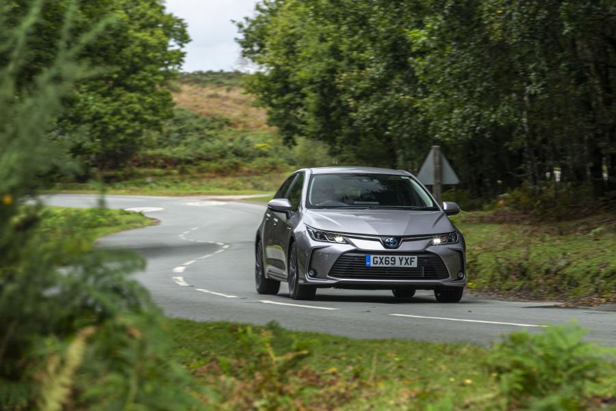  Toyota Corolla Hybrid Sedan 2019 года  (UK) (фото 26 из 29)